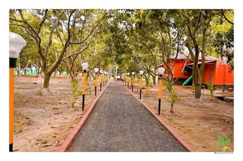 Modhubon Agro Tourism Hotel Bolpur Exterior photo