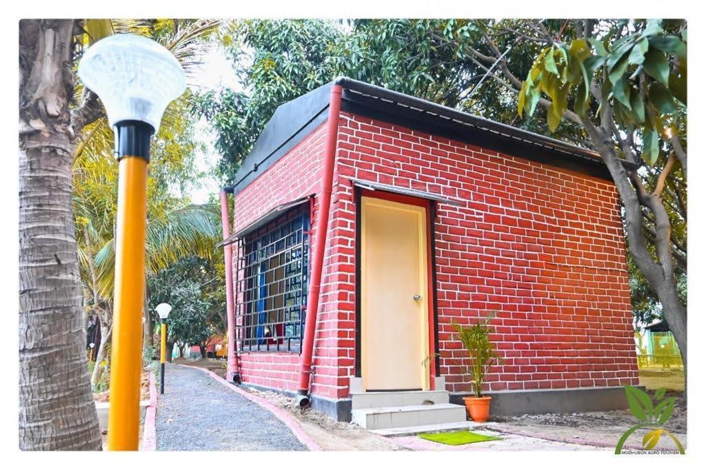 Modhubon Agro Tourism Hotel Bolpur Exterior photo